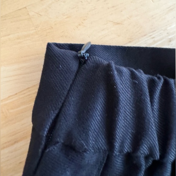 Garage Skirt Black - Picture 3 of 4